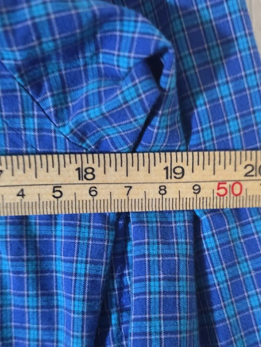 Small J. Crew Men's Blue Plaid Button-Down Shirt 100% Cotton.